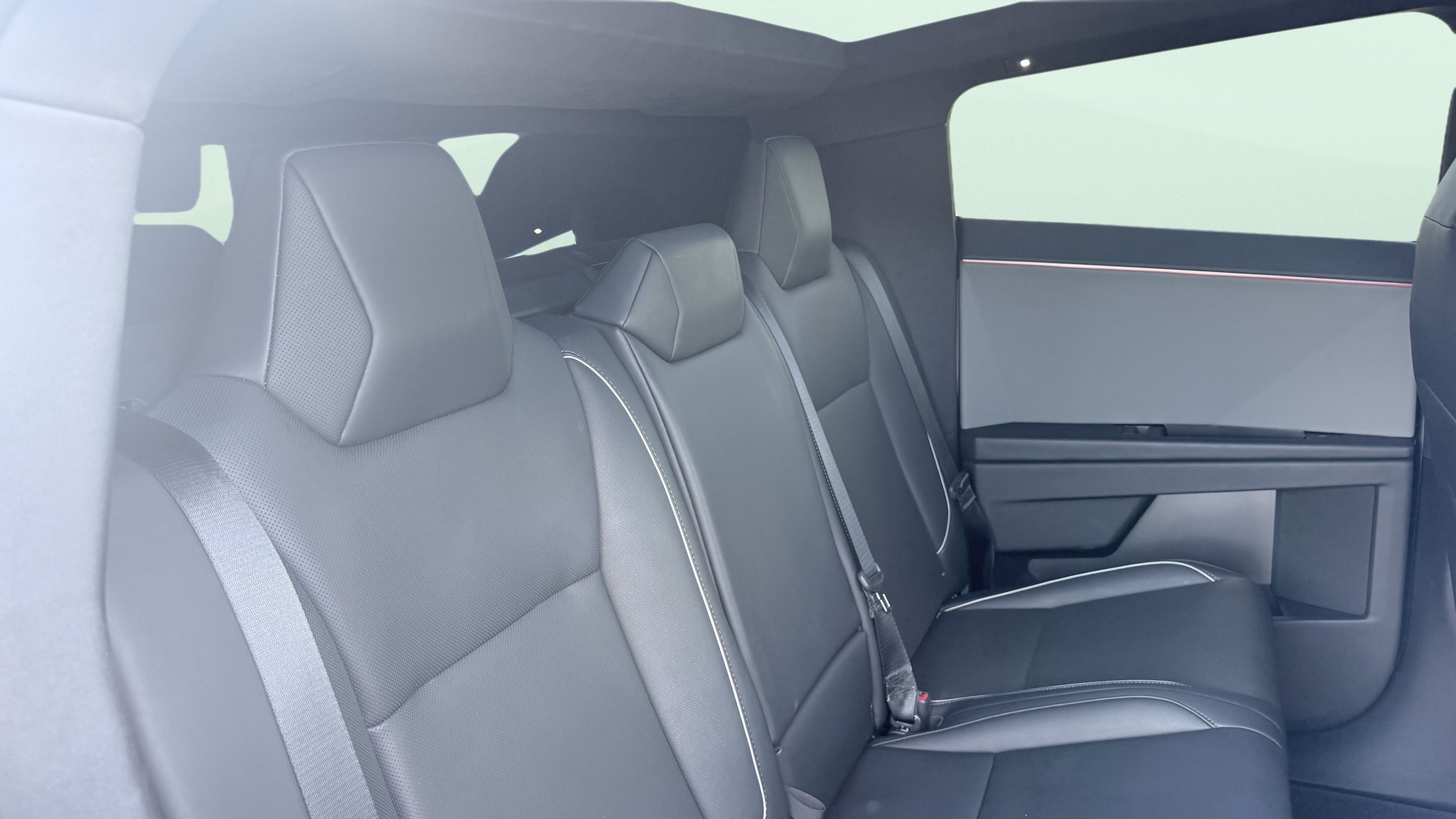 Used 2024 Tesla Cybertruck AWD Crew Cab image 36