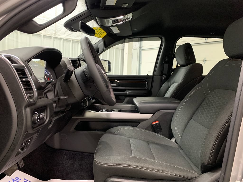 Used 2025 RAM 1500 Big Horn AWD/4WD image 4