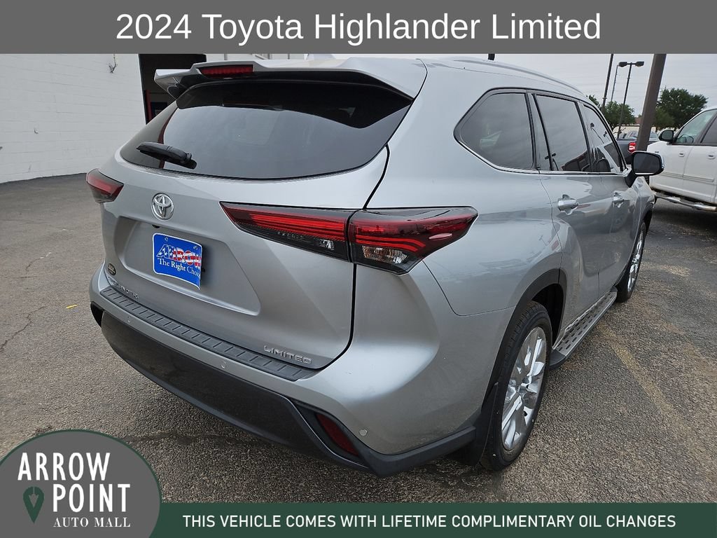 Used 2024 Toyota Highlander Limited FWD image 11