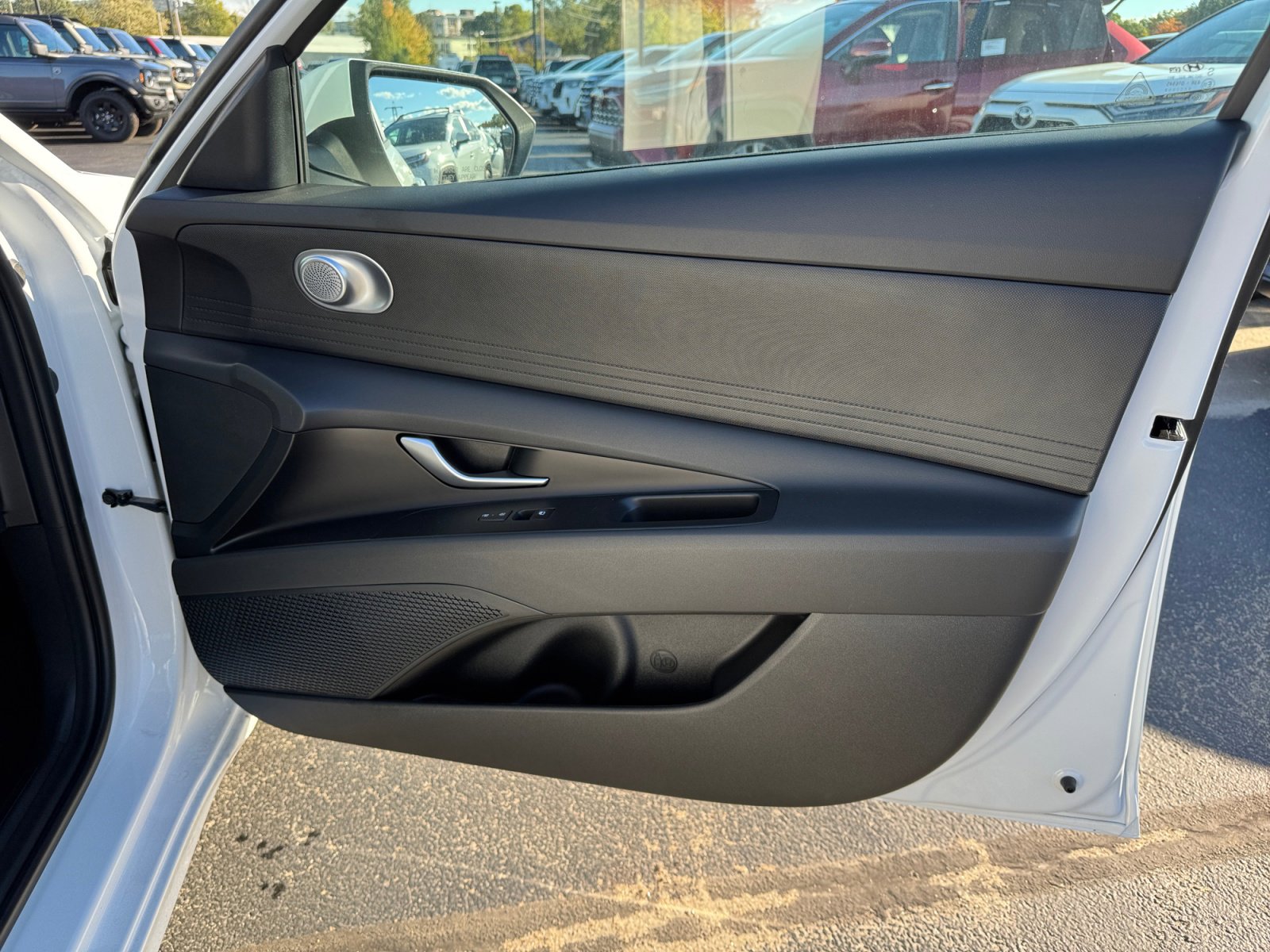 New 2025 Hyundai Elantra SE image 27