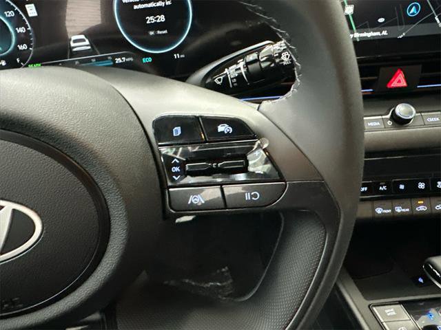 New 2025 Hyundai Elantra SEL image 24