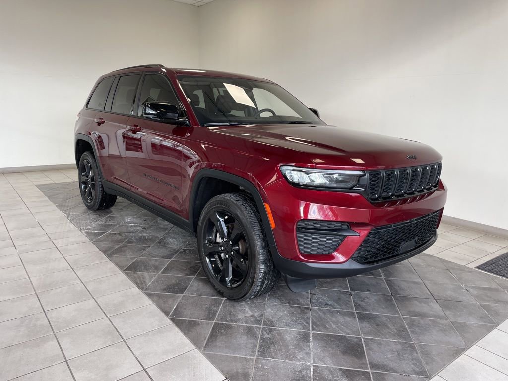 Used 2024 Jeep Grand Cherokee Altitude image 1