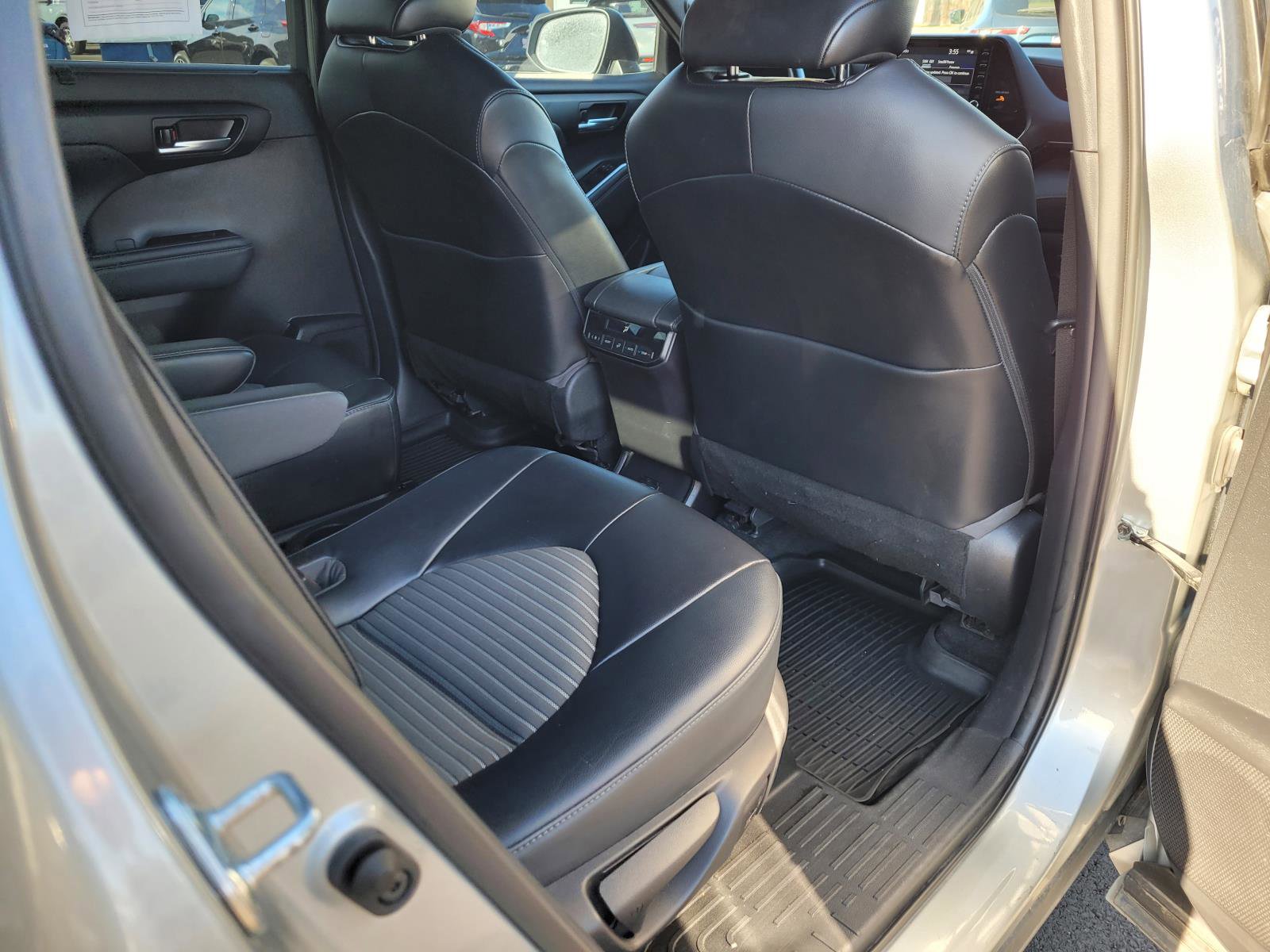 Used 2022 Toyota Highlander XSE image 36