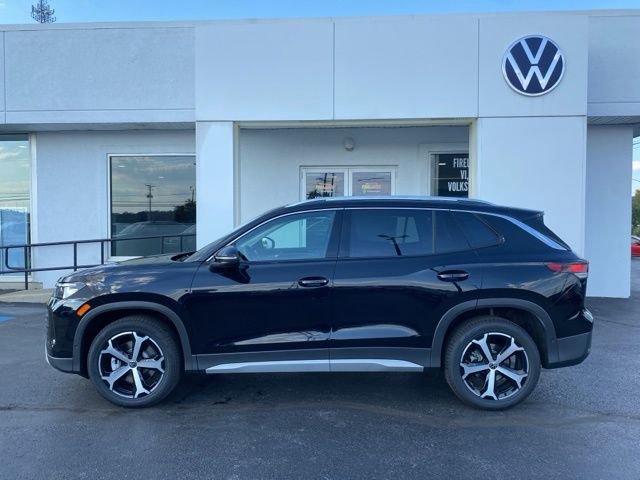 New 2025 Volkswagen Tiguan SE image 12