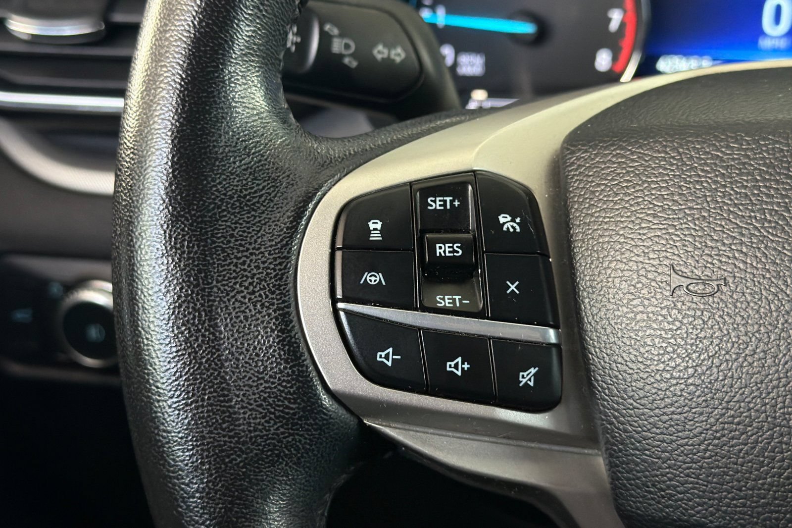 Used 2022 Ford Explorer XLT w/ Equipment Group 202A RWD image 29