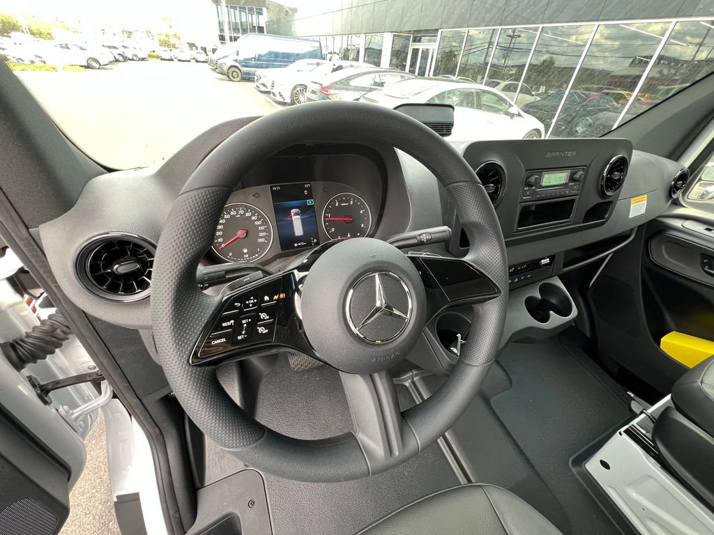 New 2025 Mercedes-Benz Sprinter 4500 image 4