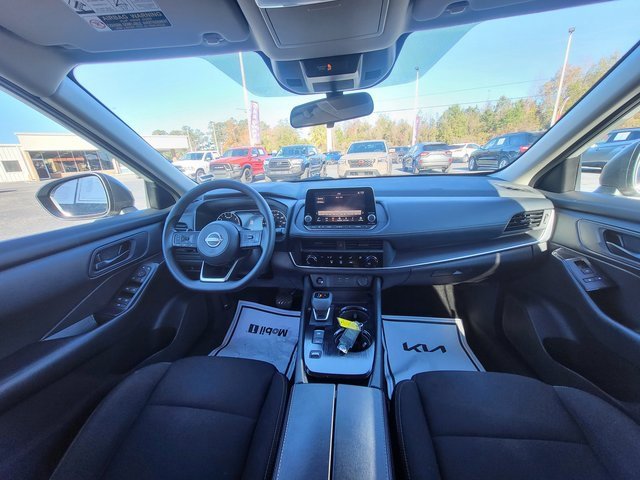 Used 2024 Nissan Rogue S image 14