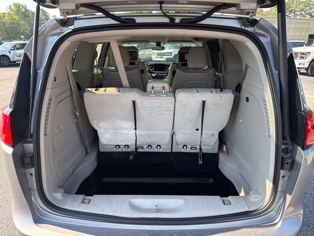 Used 2018 Chrysler Pacifica Limited FWD image 38