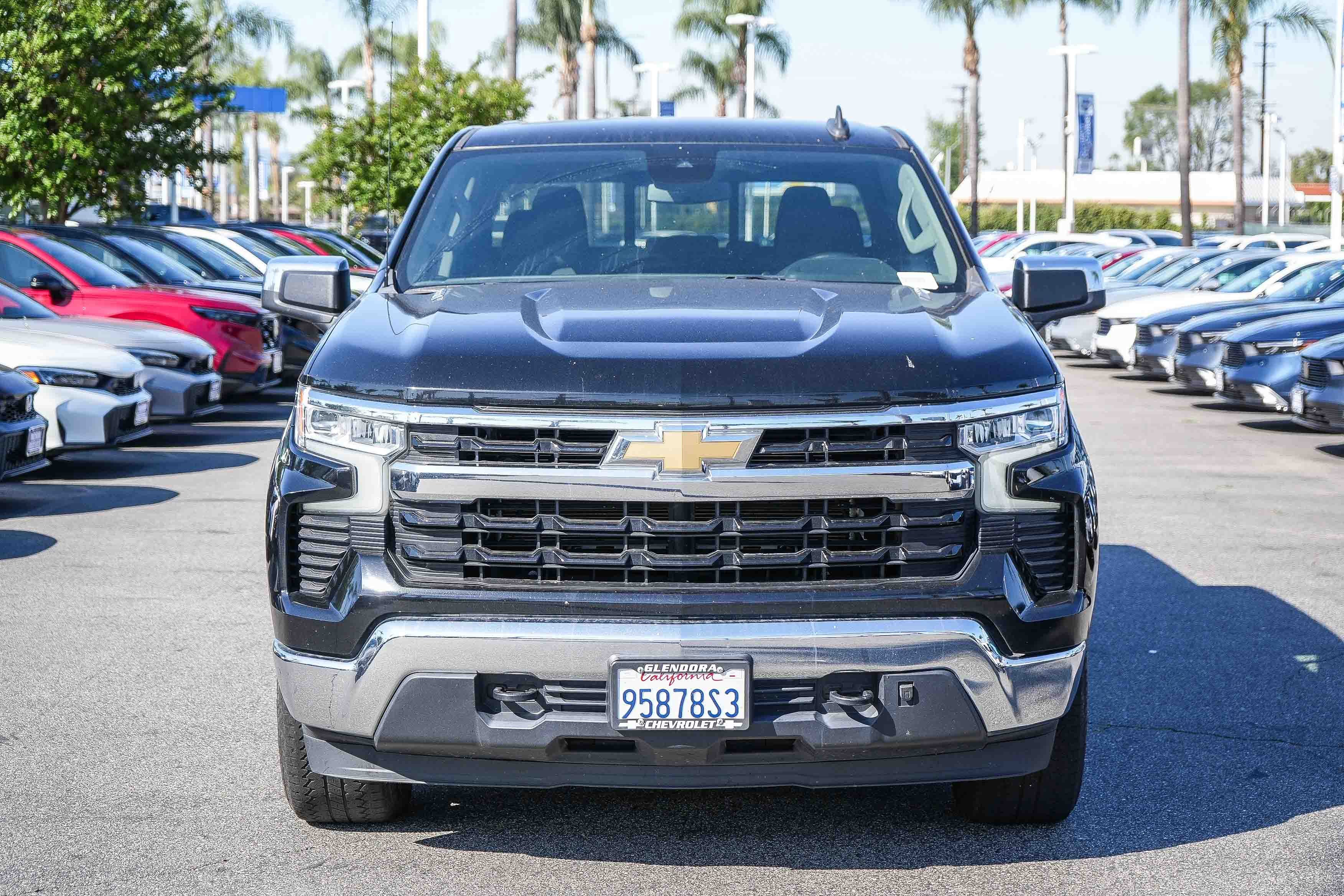 Used 2022 Chevrolet Silverado 1500 LT AWD/4WD image 2