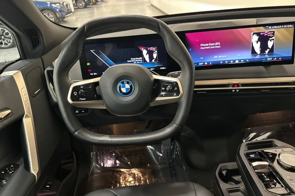 Used 2024 BMW iX xDrive50 w/ Sport Package AWD/4WD image 16