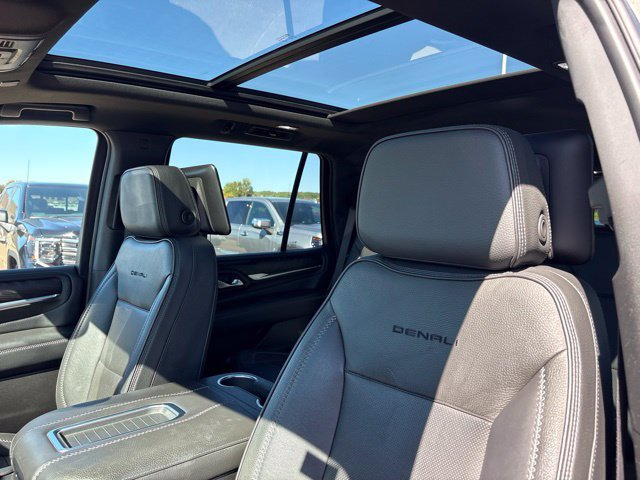 Used 2021 GMC Yukon Denali w/ Denali Premium Package AWD/4WD image 13