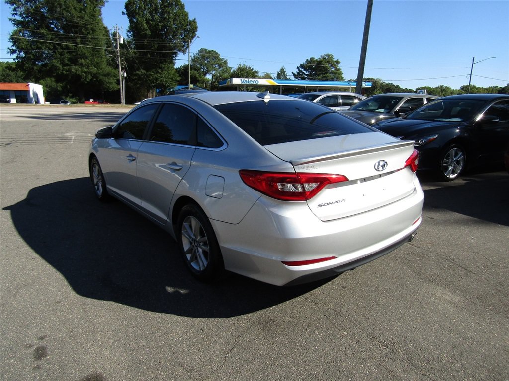 Used 2015 Hyundai Sonata SE w/ Option Group 09 FWD image 5