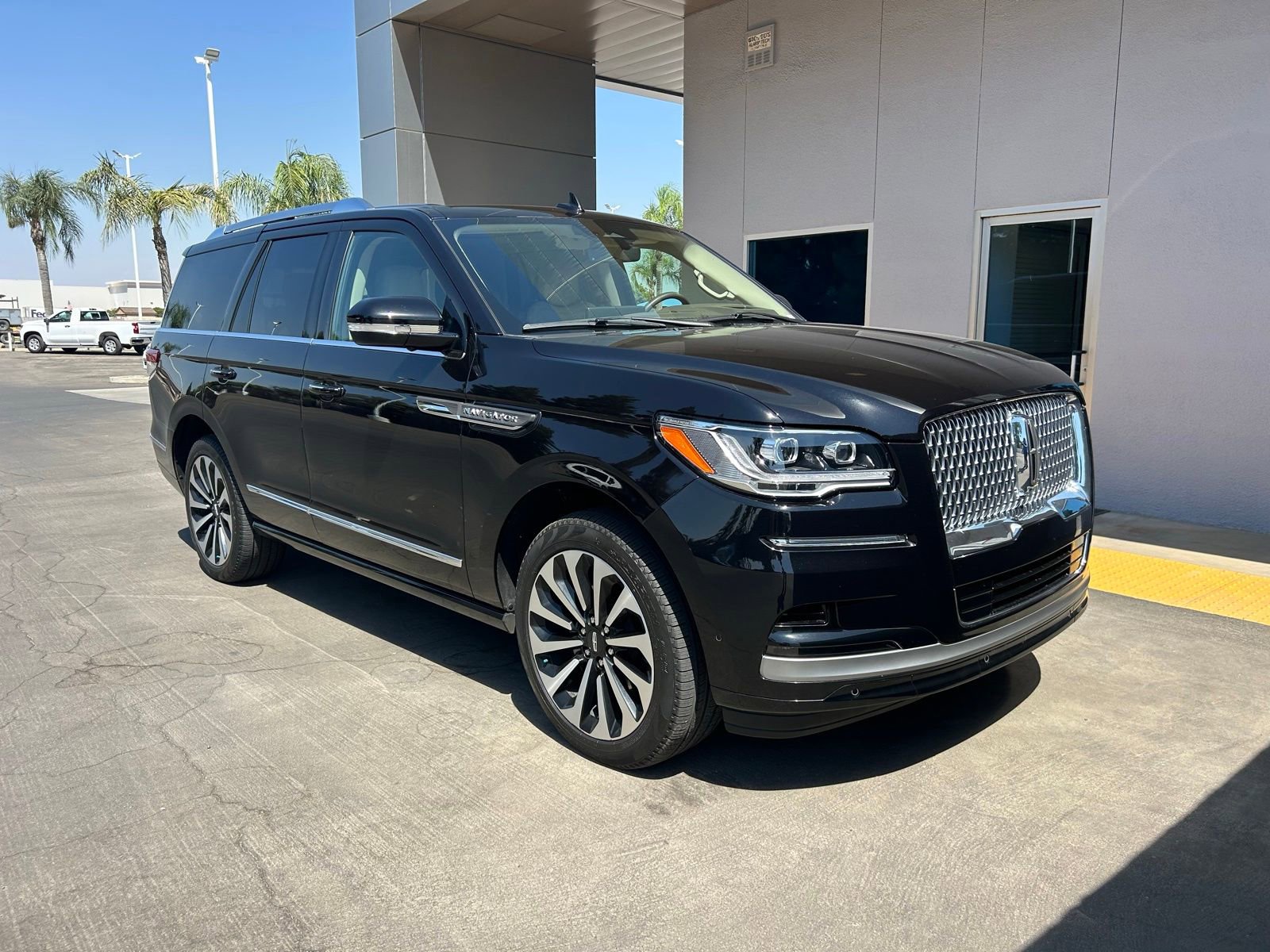Used 2024 Lincoln Navigator Reserve image 1