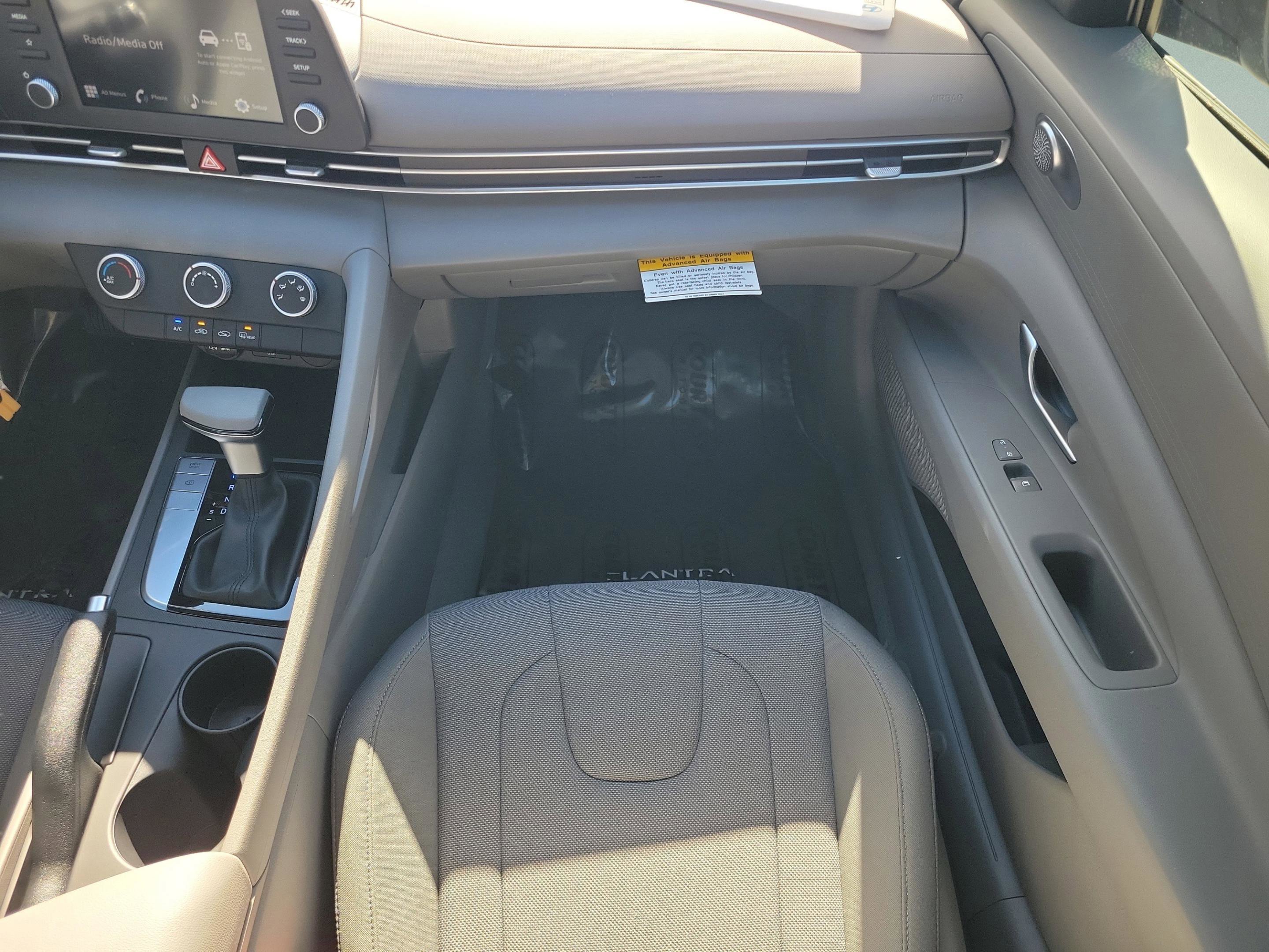 New 2026 Hyundai Elantra SE image 19