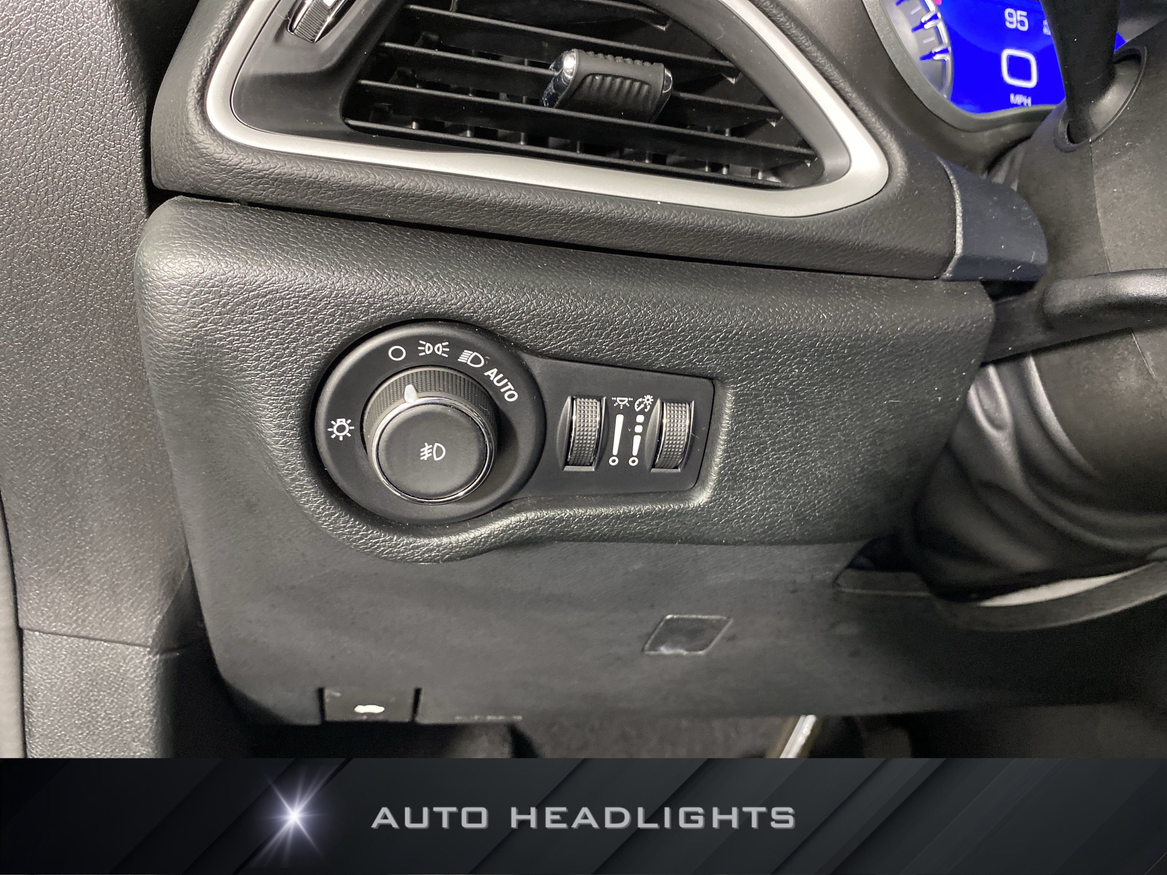 Used 2025 Chrysler Pacifica Select FWD image 24