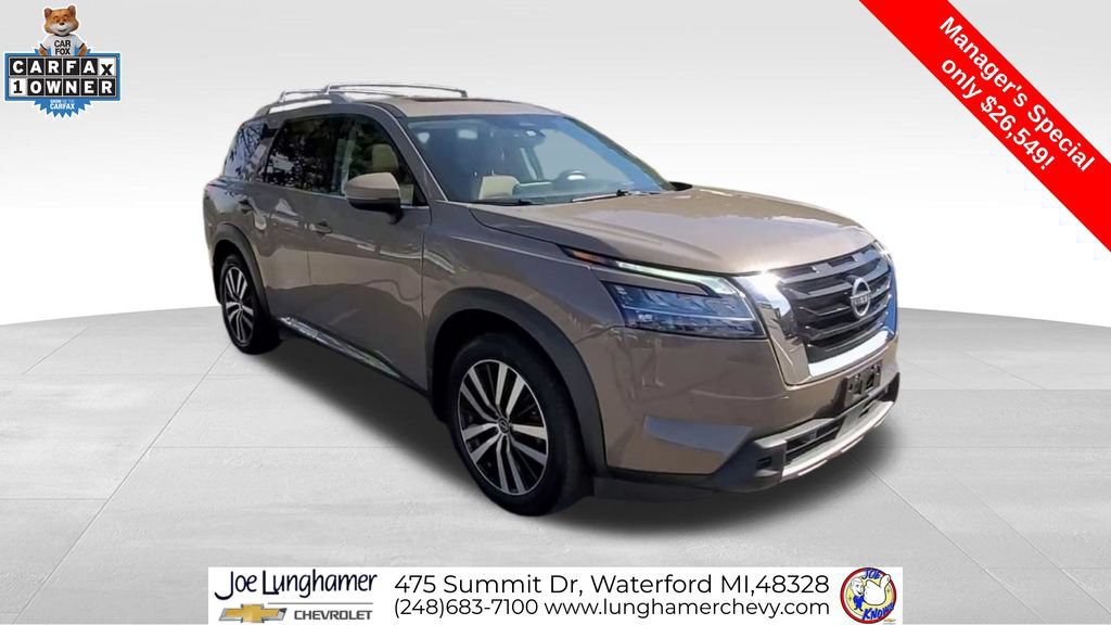 Used 2024 Nissan Pathfinder Platinum w/ Cargo Package AWD/4WD image 2