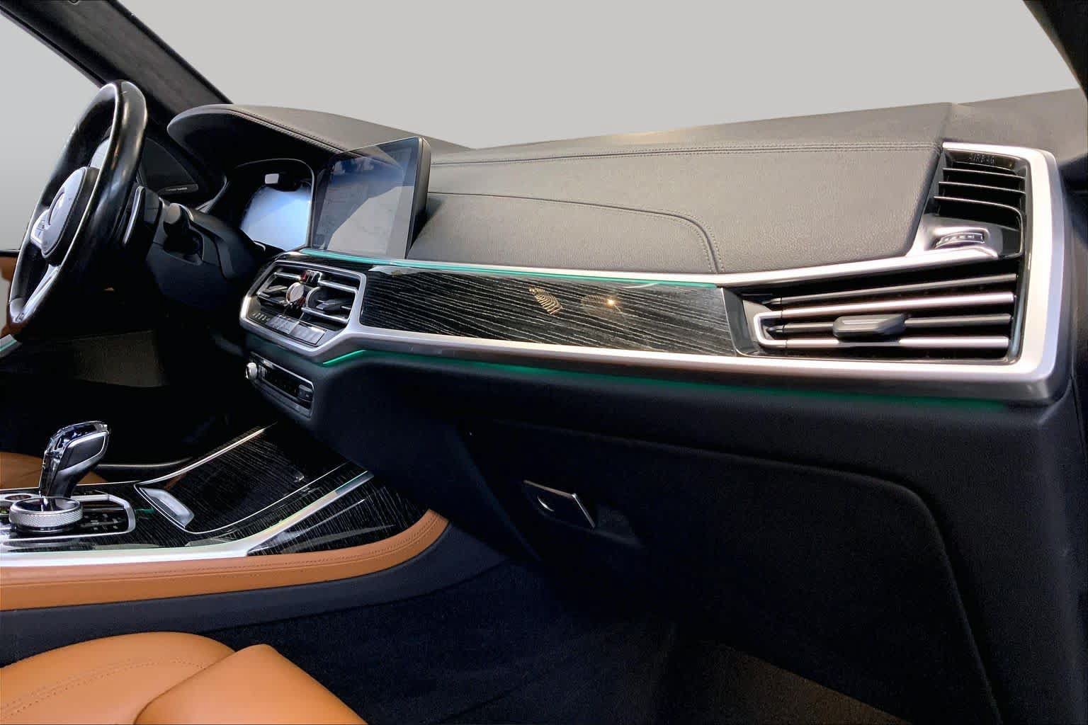 Used 2022 BMW X7 M50i AWD/4WD image 17