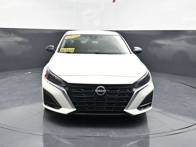 Used 2025 Nissan Altima 2.5 SV FWD image 2