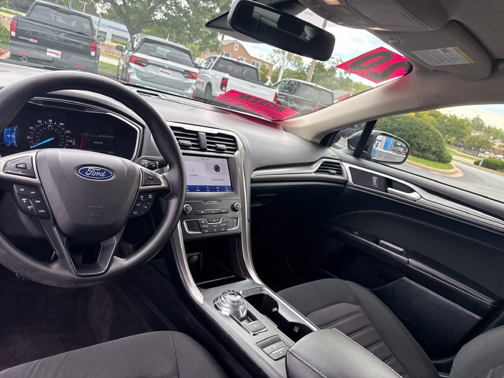 Used 2020 Ford Fusion SE FWD image 23