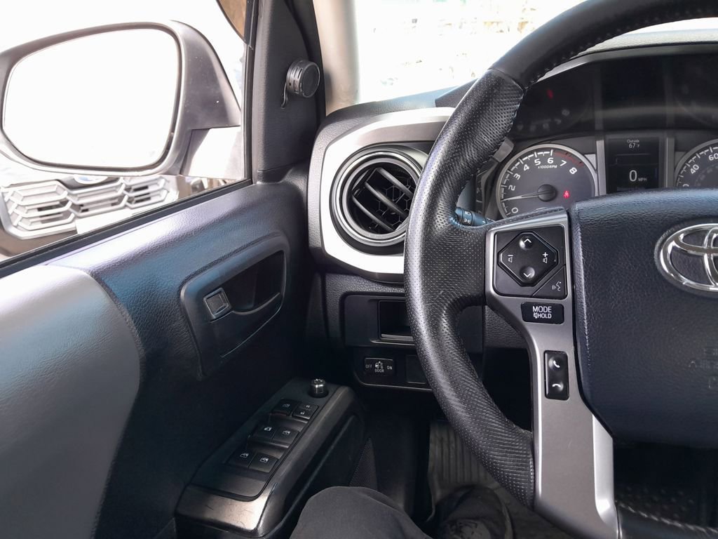 Used 2016 Toyota Tacoma 2WD Double Cab image 16