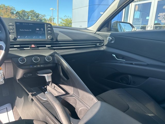 Certified 2025 Hyundai Elantra SE image 36