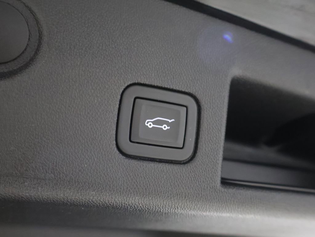 Used 2023 Chevrolet Equinox LT w/ Driver Convenience Package image 21