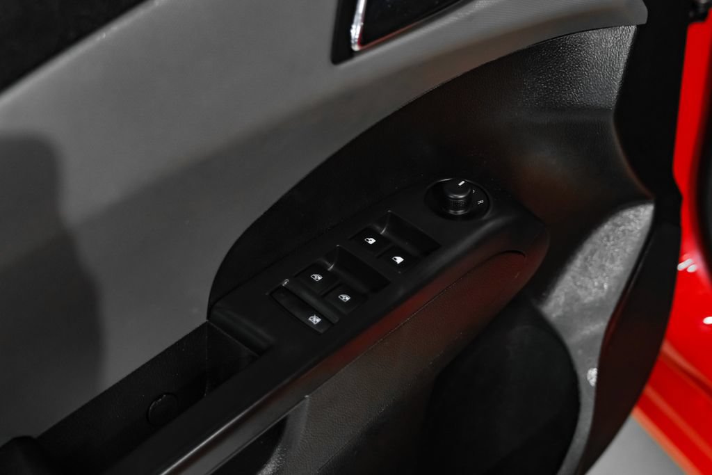 Used 2018 Chevrolet Sonic LT FWD image 40