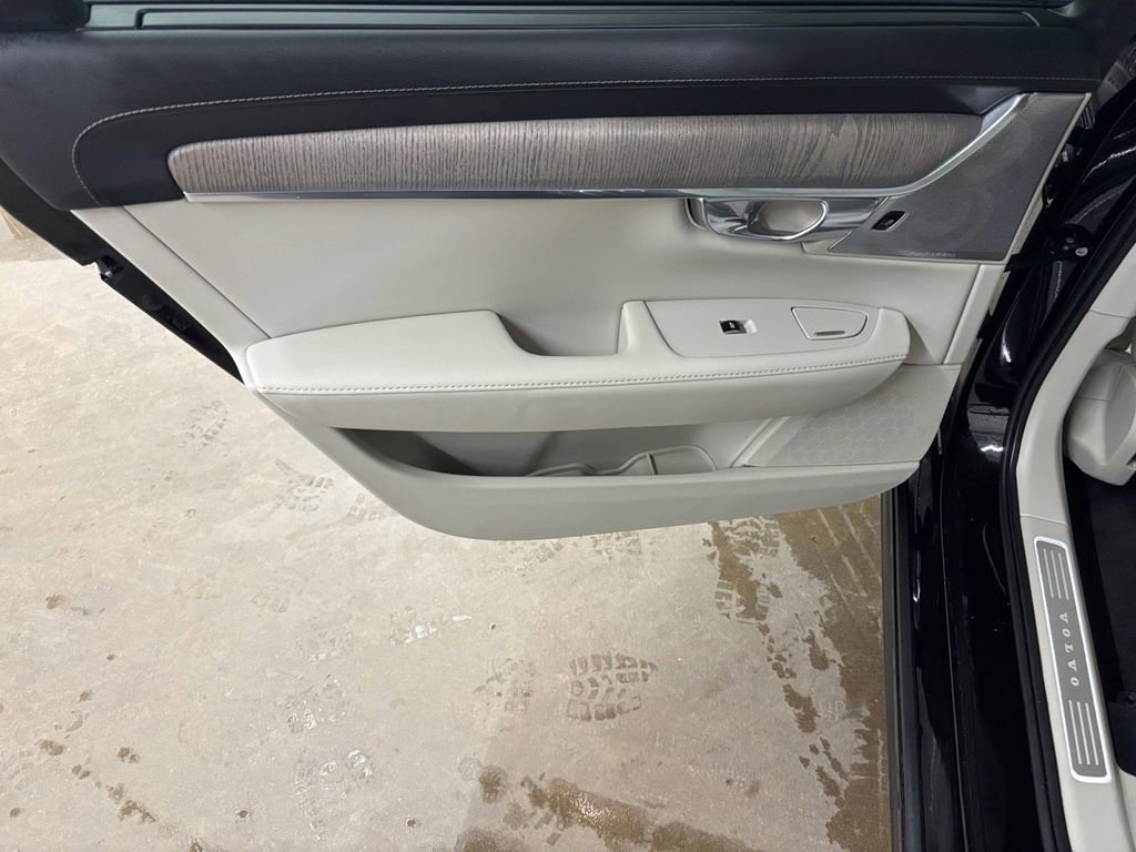 Certified 2025 Volvo S90 B6 Ultra w/ Lounge Package image 15