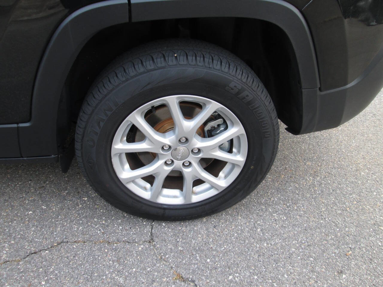 Used 2016 Jeep Cherokee Sport w/ Cold Weather Group image 10