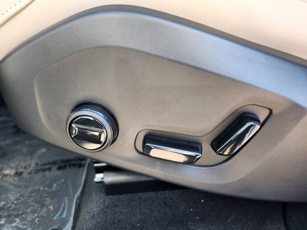 New 2026 Volvo XC60 B5 Plus w/ Protection Package Premier image 13