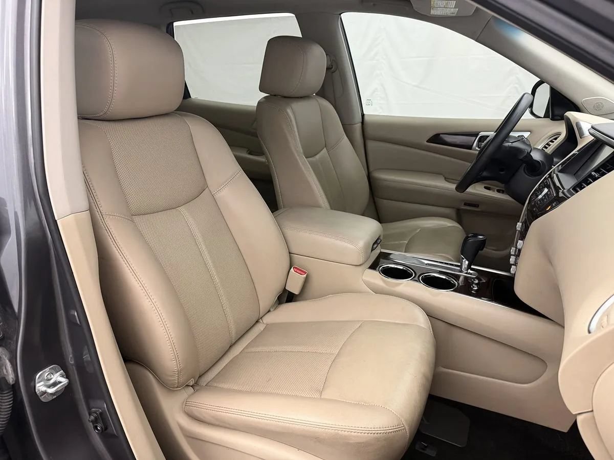 Used 2016 Nissan Pathfinder Platinum w/ Family Entertainment Package FWD image 30