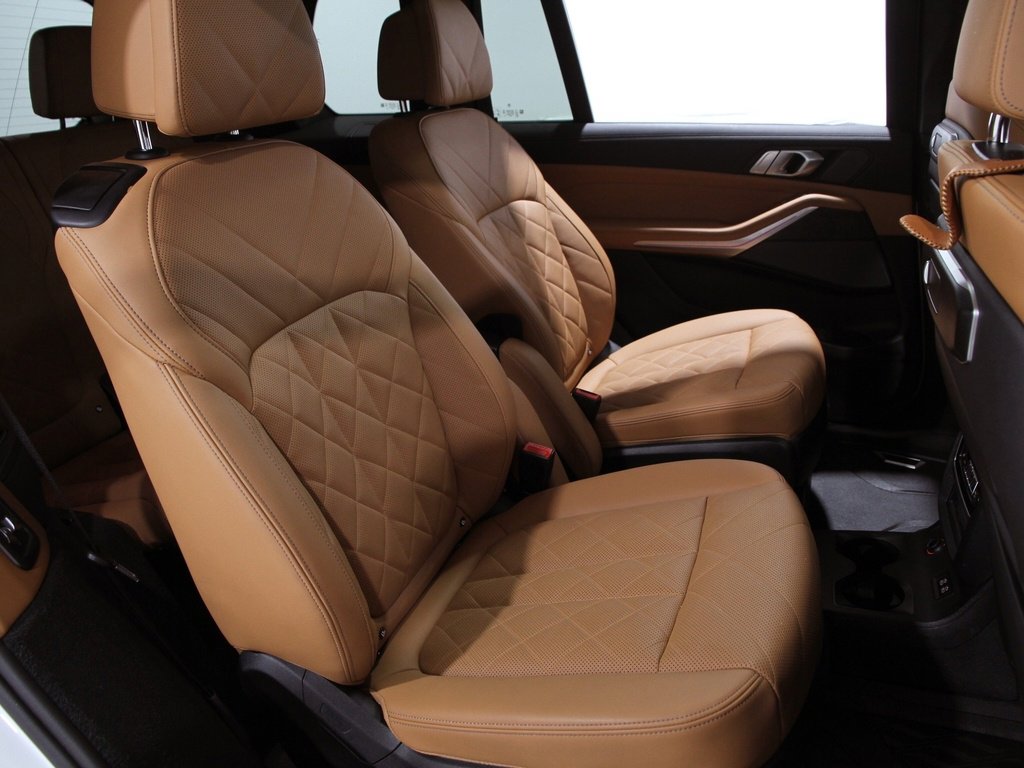 Certified 2024 BMW X7 xDrive40i w/ Executive Package image 18