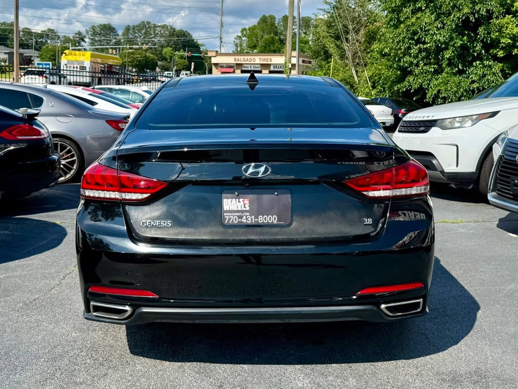 Used 2016 Hyundai Genesis 3.8 w/ Option Group 02 RWD image 10