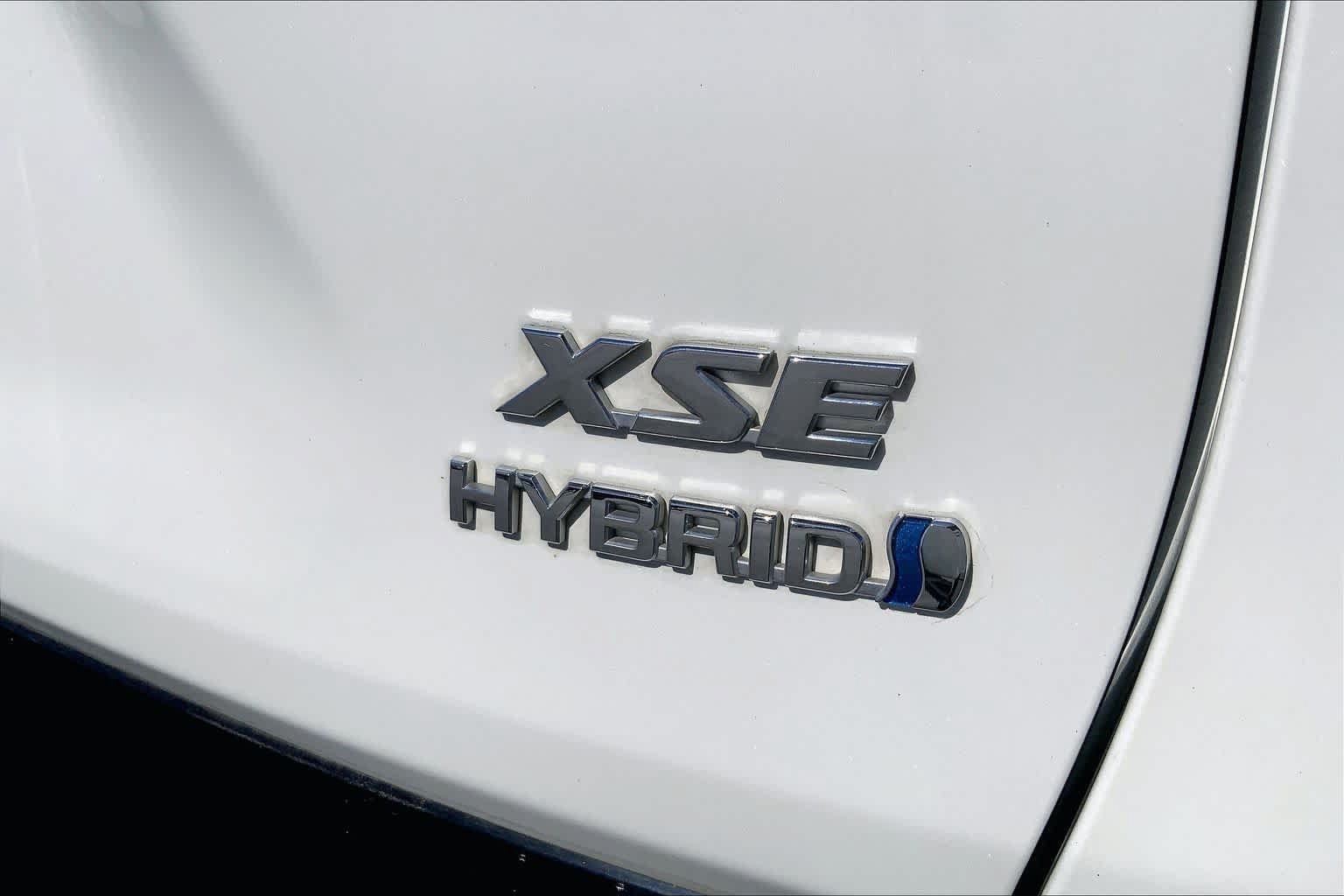 Used 2022 Toyota RAV4 XSE AWD/4WD image 9