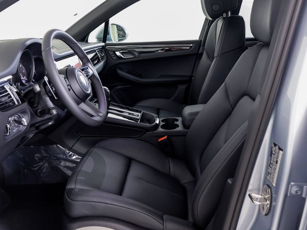 New 2026 Porsche Macan AWD/4WD image 5