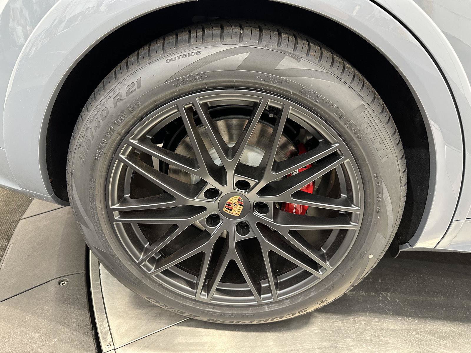 New 2026 Porsche Cayenne GTS AWD/4WD image 13