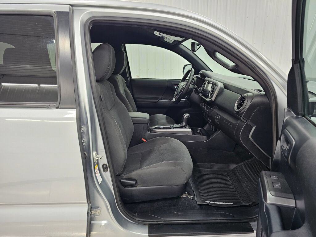 Used 2017 Toyota Tacoma TRD Sport w/ Tow Package (A/T) AWD/4WD image 17