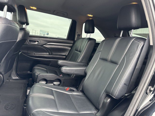 Used 2017 Toyota Highlander SE image 25