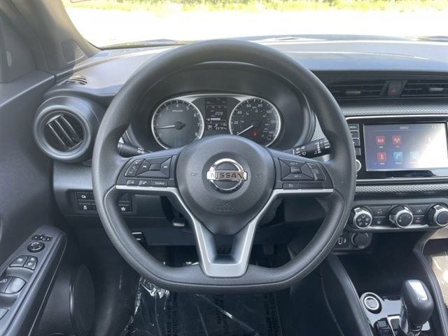Used 2020 Nissan Kicks S image 19