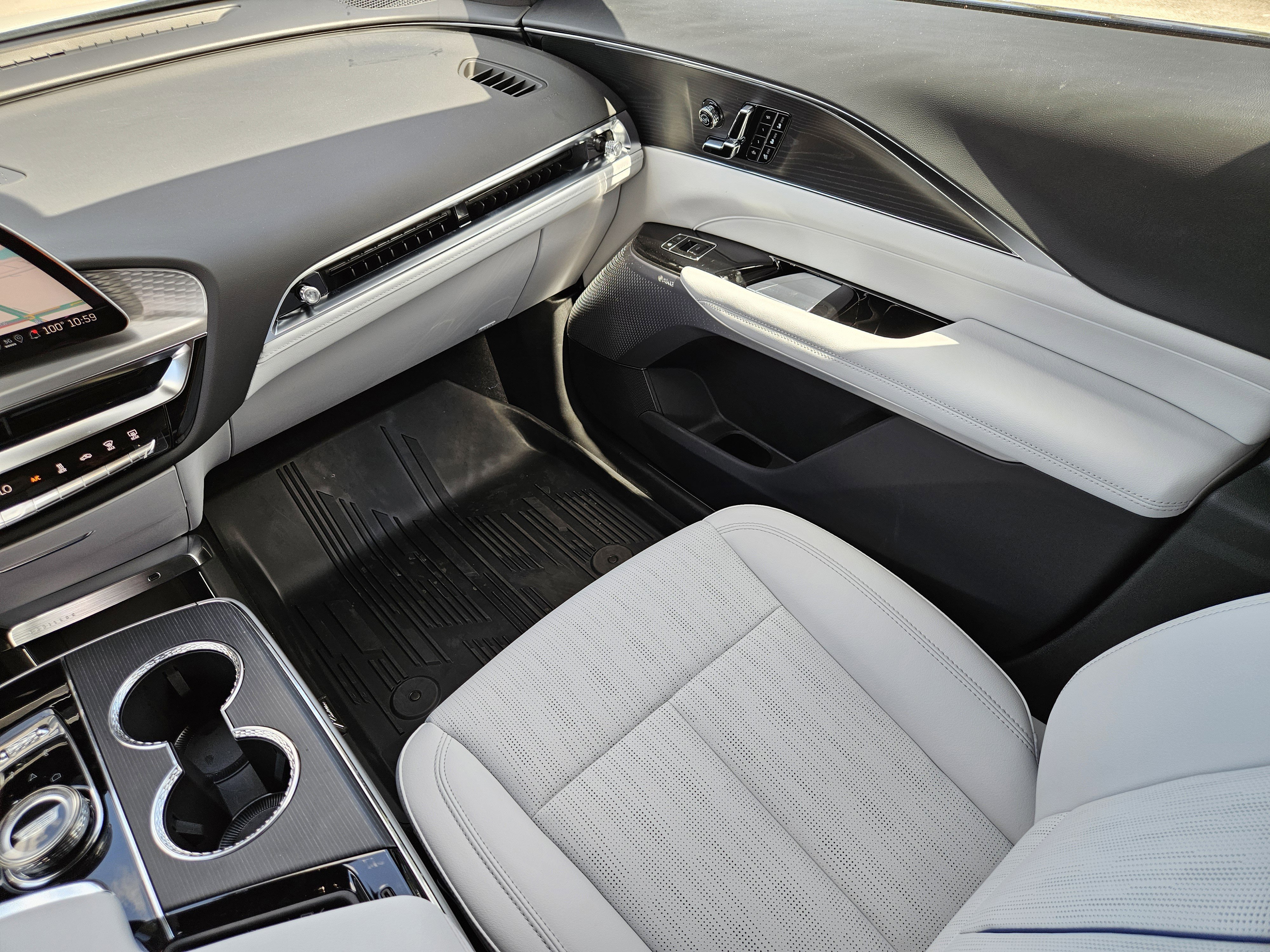 New 2025 Cadillac Lyriq Sport w/ LPO, Floor Liner Package RWD image 17