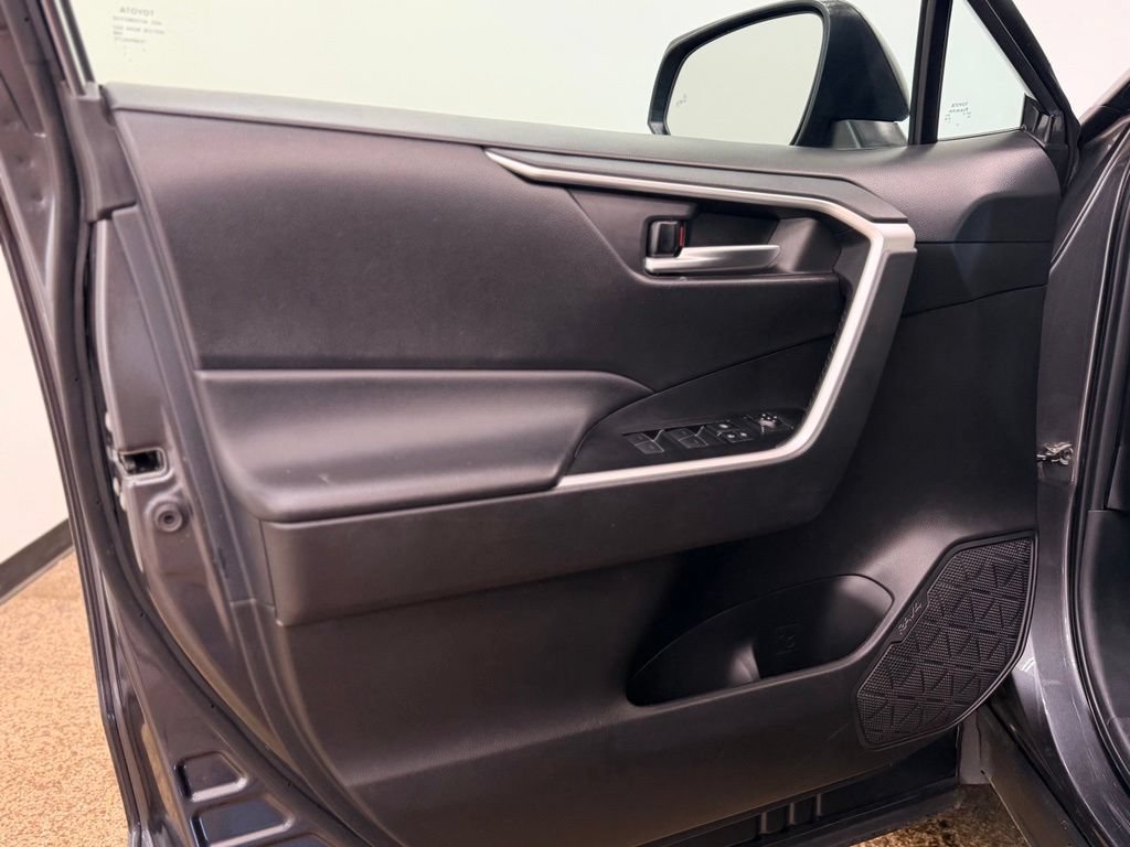Used 2025 Toyota RAV4 XLE FWD image 10