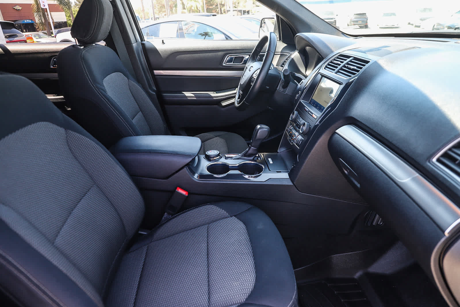 Used 2018 Ford Explorer XLT w/ Equipment Group 201A AWD/4WD image 19