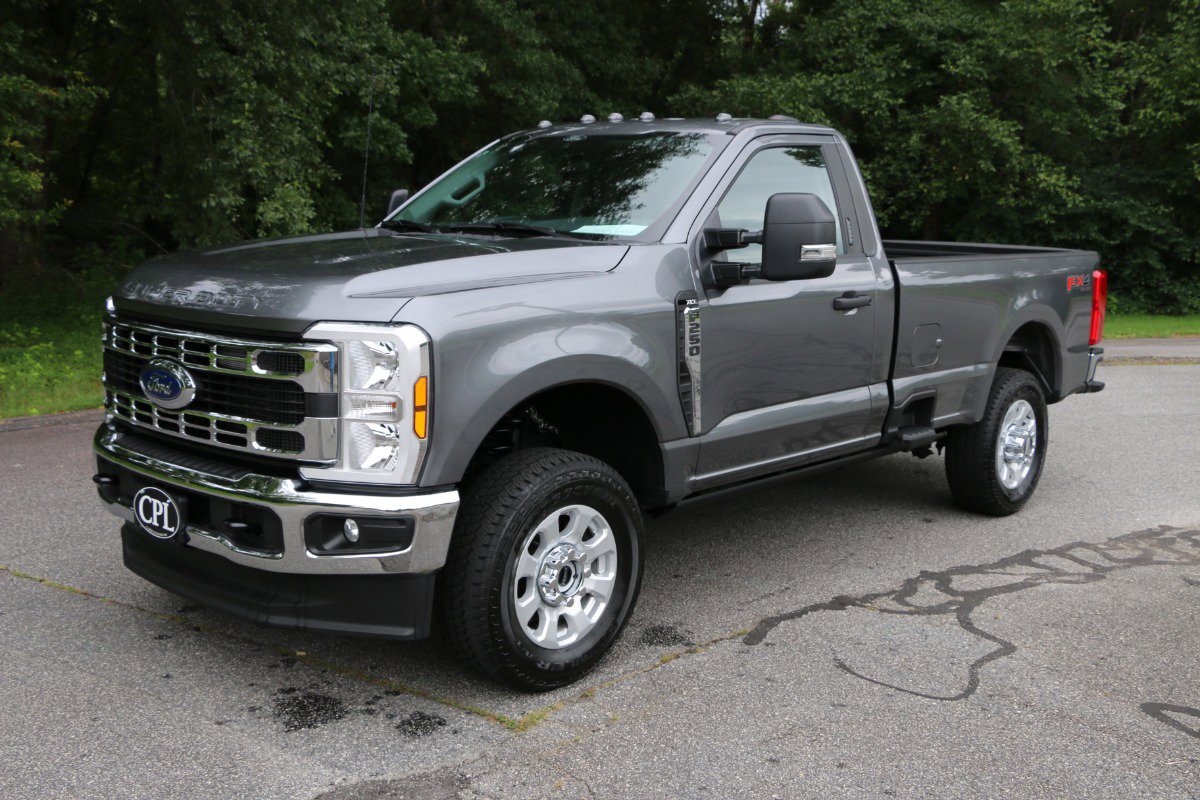 Used 2024 Ford F250 XLT image 1