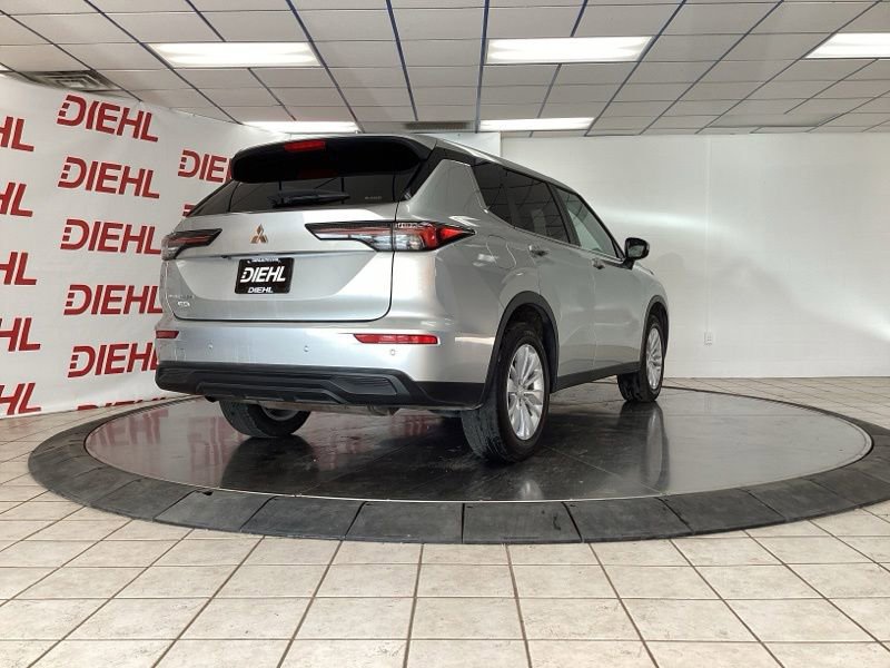Used 2025 Mitsubishi Outlander ES AWD/4WD image 7