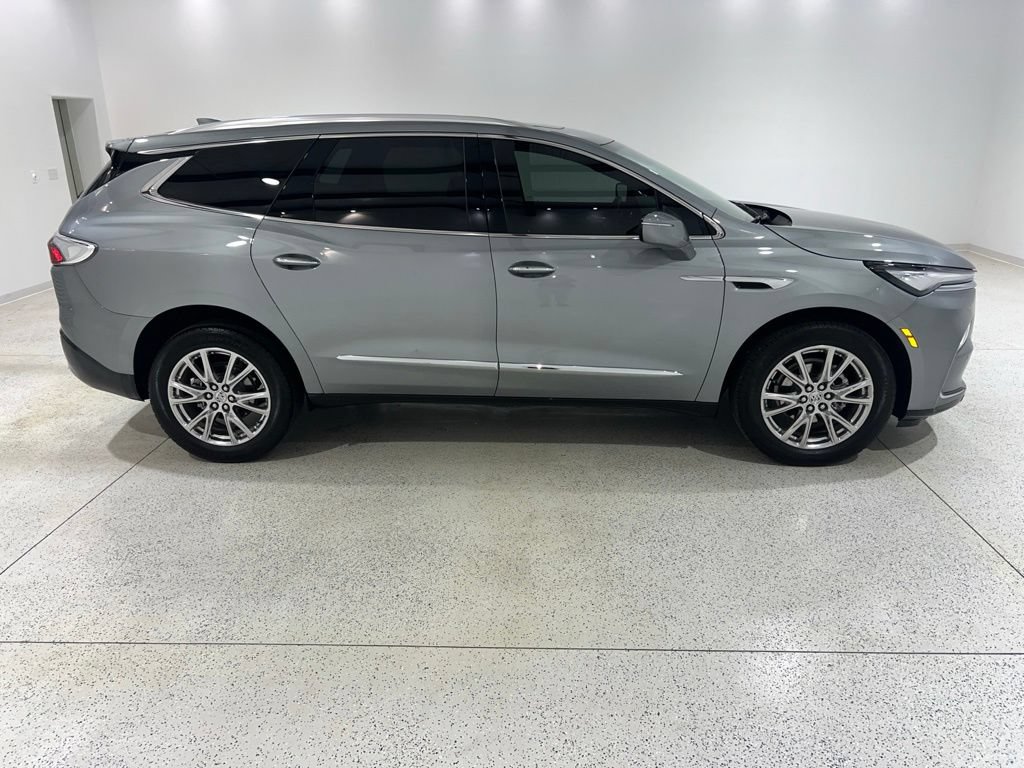 Used 2024 Buick Enclave Essence w/ Experience Buick Package FWD image 6