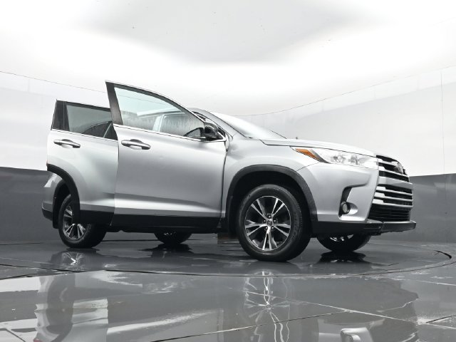 Used 2019 Toyota Highlander Plus AWD/4WD image 29