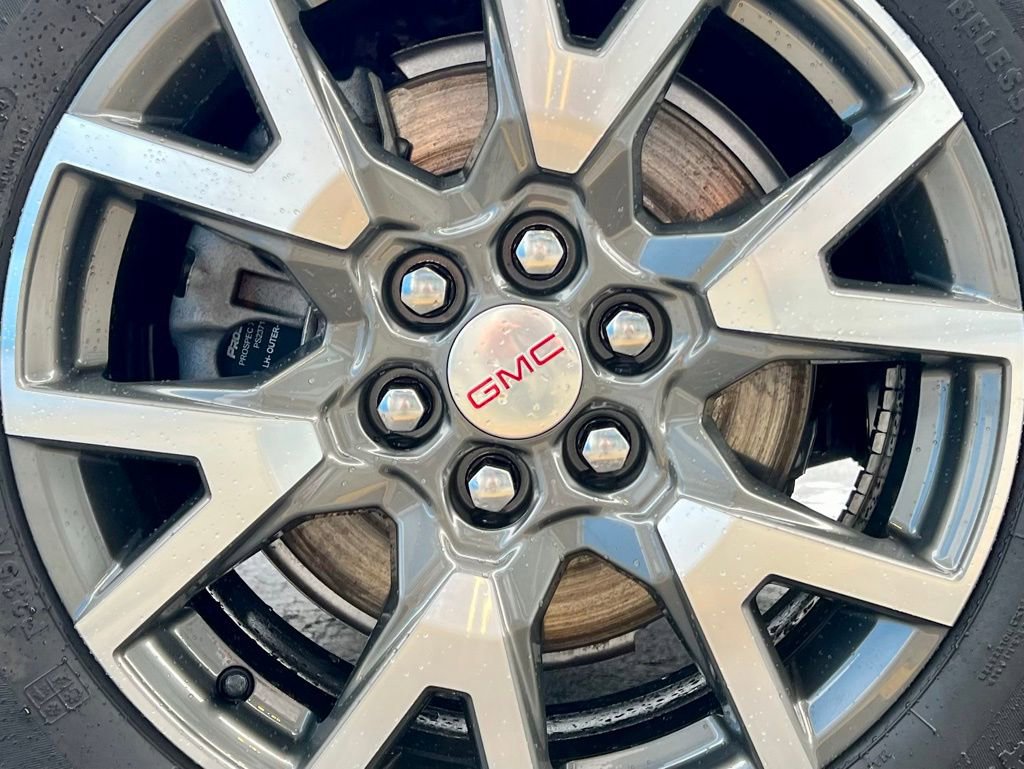 Used 2022 GMC Acadia SLE image 13