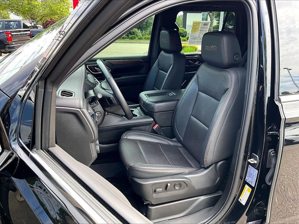 Used 2023 Chevrolet Tahoe High Country AWD/4WD image 10