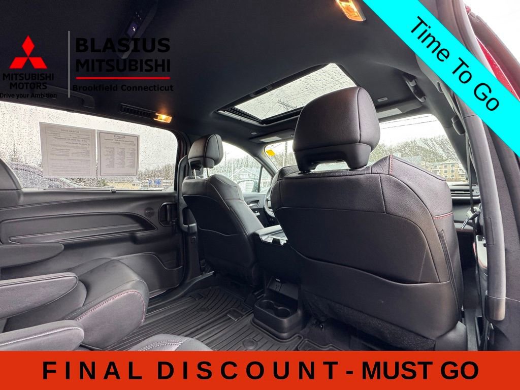 Used 2025 Toyota Sienna XSE w/ XSE Plus Package FWD image 24