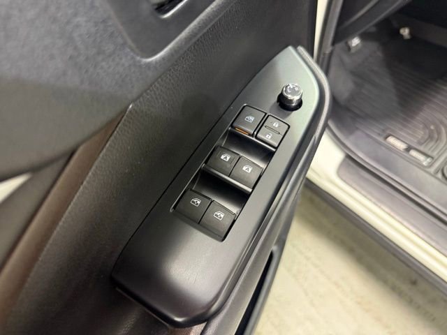 Used 2017 Toyota Highlander Plus FWD image 12